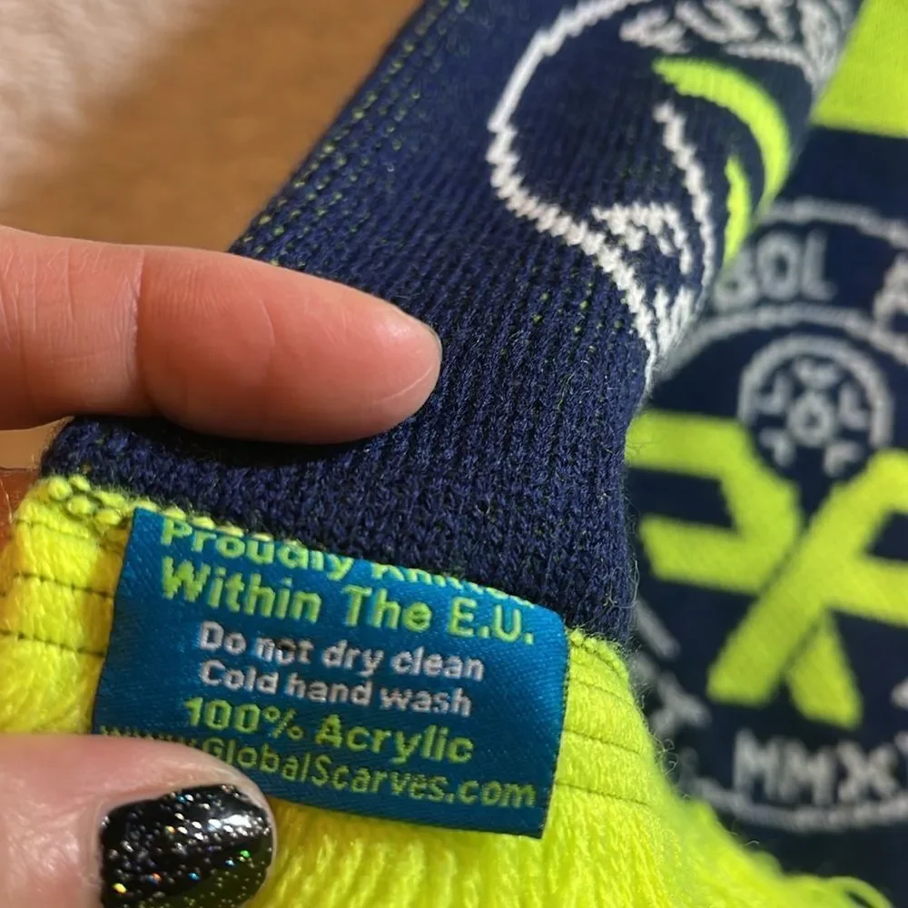 Futbol first scarf